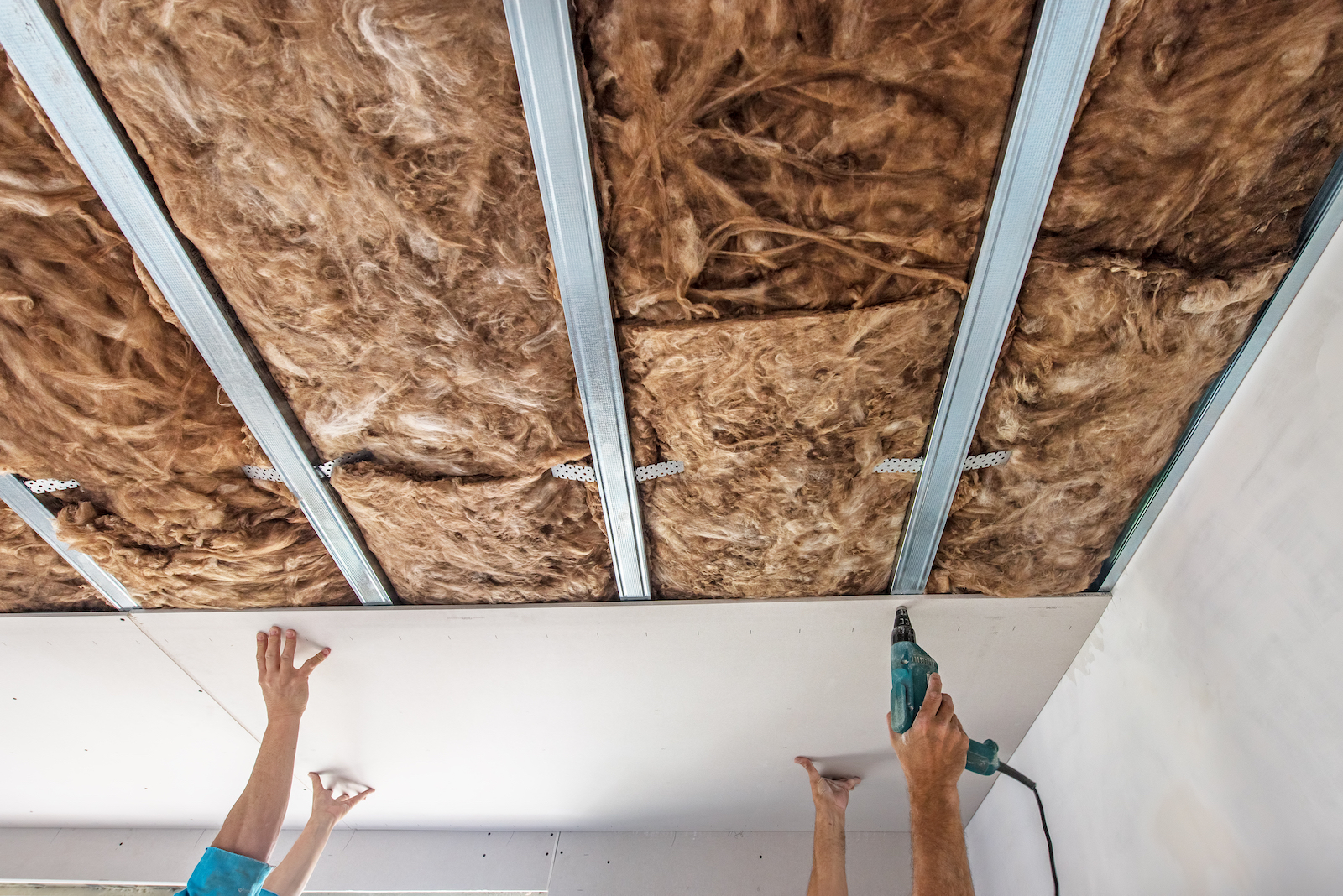vals plafond plaatsen